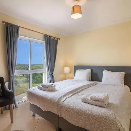 Townhouse Luna ヴィラ