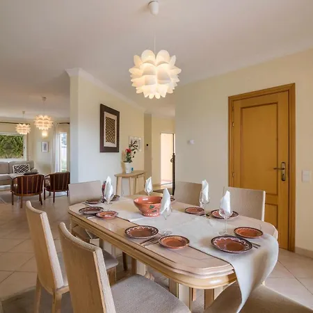 Townhouse Luna * Алмансил