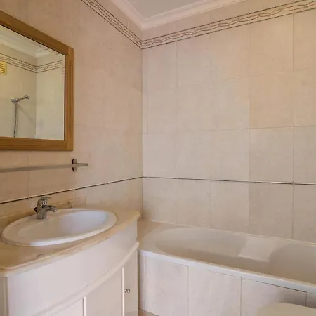 Townhouse Luna Алмансил