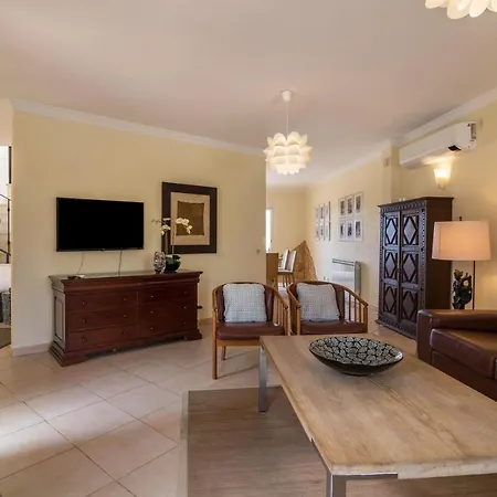 Townhouse Luna * Алмансил